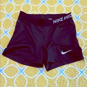 Black Nike Pro shorts crossfit